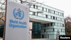 位于日内瓦的世卫组织大楼外的世卫组织标识 (2020年2月6日)