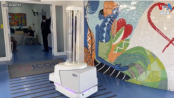 រ៉ូបត់ប្រើកាំរស្មីយូវីកម្ចាត់កូវីដ១៩ នៅអាកាសយានដ្ឋាន ការិយាល័យ និងមន្ទីរពេទ្យ រ៉ូបត់ប្រើកាំរស្មីយូវីកម្ចាត់កូវីដ១៩ នៅអាកាសយានដ្ឋាន ការិយាល័យ និងមន្ទីរពេទ្យ