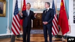 美国国务卿布林肯在美国国务院会见到访的中国外交部长王毅。(2023年10月26日)