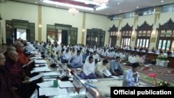 ဇူလိုင်လ ၁၃ရက်နဲ့ ၁၄ရက် ကျင်းပနေတဲ့ နိုင်ငံတော် သံဃ မဟာနာယကအဖွဲ့ (မဟန) ၄၇ပါးစုံညီ
အစည်းအဝေး။ သတင်းဓာတ်ပုံ -သာသနာရေးဝန်ကြီး သူရဦးအောင်ကို