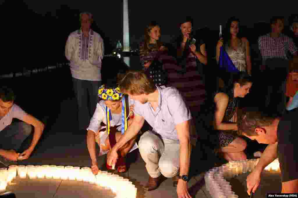 "Іскра єдності від Вашингтона до України"