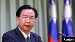 台湾外交部长吴钊燮在台北的一个记者会上讲话。(2018年8月21日)