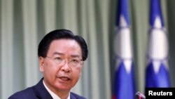 台湾外交部长吴钊燮在台北的一个记者会上讲话。(2018年8月21日)