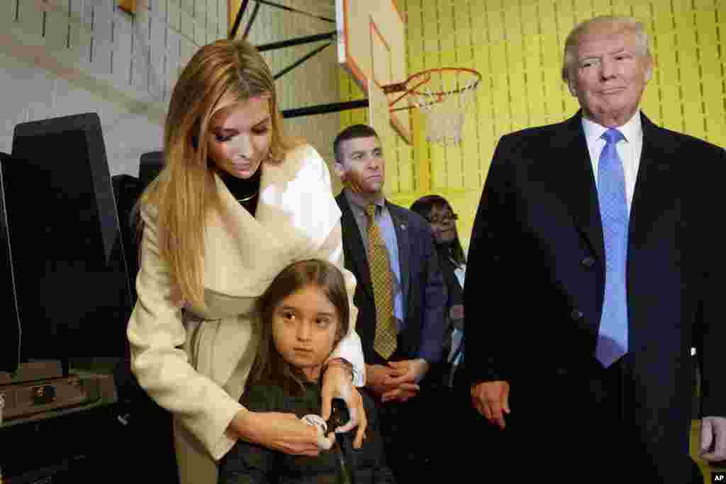 2016年11月8日,在纽约的投票日,川普和女儿投票后,女儿伊万卡把“我投票了”的贴纸贴在她女儿阿拉贝拉·库什纳(Arabella Kushner)身上。阿拉贝拉用中文背诵唐诗的视频在网上疯传  