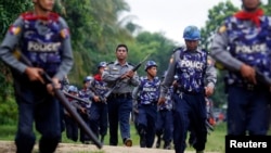 ရခိုင်ပြည်နယ်တွင်းက လုံခြုံရေးတပ်ဖွဲ့ဝင်များ။