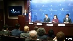 香港民主派代表团成员出席传统基金会“捍卫香港”论坛。(美国之音刘耀玲拍摄)