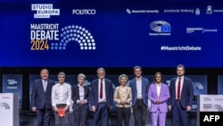 竞选欧盟委员会主席的一些候选人星期一(4月29日)举行辩论后合影。(法新社)