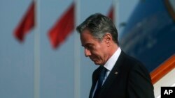 美国国务卿布林肯周日(2023年6月18日)抵达北京,开始其为期两天的访华之行。