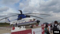 2013年8月莫斯科航展上的米-26直升机。米-26直升机使用乌克兰西奇发动机公司生产的引擎。 ( 美国之音白桦拍摄)