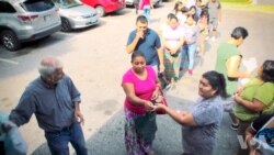 穆斯林组织向当地居民分发宰牲节用肉 穆斯林组织向当地居民分发宰牲节用肉