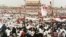 1989年5月17日，中国北京天安门广场上成千上万名民主示威者。