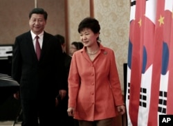 2014年7月3日,中国国家主席习近平和韩国总统朴槿惠在首尔举行记者会。