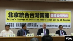 白邦瑞在台湾立法院举行座谈会 (美国之音李逸华拍摄)