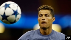 Real Madrid အသင်း ကမ္ဘာကျော် ဘော်လုံးသမား Cristiano Ronaldo