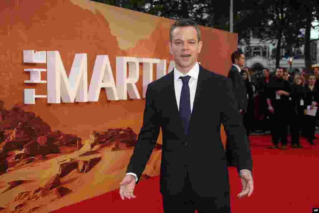 麦特・戴蒙( Matt Damon )在电影《火星人》( "The Martian" )的欧洲首映礼上。他名列福布斯2016年男演员片酬排行榜第三,进账5500万美元。