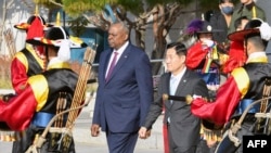 美国国防部长劳埃德·奥斯汀(Lloyd Austin)2023年11月14日与韩国国防部长官申源湜一道在首尔出席联合国军司令部(UNC)代表会议。(媒体联访照片)