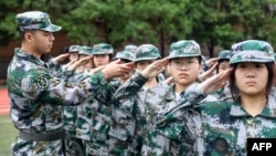 中国安徽淮北一所中学开学之后开始军训。(2021年9月5日)