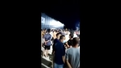 在印尼德龙工程项目打工的中国工人9月22日群聚抗议 在印尼德龙工程项目打工的中国工人9月22日群聚抗议