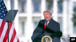 资料照片:2021年1月6日,特朗普在华盛顿抗议拜登获得总统选举团认证时发表讲话。(美联社照片)