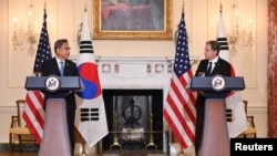 2022年6月13日,美国国务卿布林肯与到访的韩国外长朴振在国务院举行会谈,并在会后召开联合记者会。