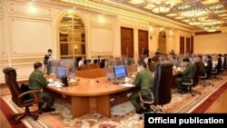 မှတ်တမ်းဓါတ်ပုံ- ဗိုလ်ချုပ်မှူးကြီး မင်းအောင်လှိုင် နှင့် စစ်ကောင်စီအဖွဲ့ဝင်များဆွေးနွေးစဉ် (ဓါတ်ပုံ-တပ်မတော် သတင်းမှန် ပြန်ကြားရေးအဖွဲ့)