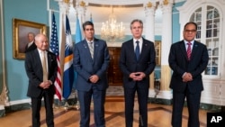 资料照片:美国国务卿安东尼·布林肯2023年9月26日在美国国务院会见马绍尔群岛外交和贸易部长杰克·阿丁、帕劳总统苏朗格尔·惠普斯和密克罗尼西亚总统韦斯利·西米纳。