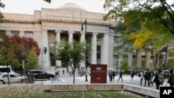 资料照片:位于马萨诸塞州剑桥的麻省理工学院校园。(2015年10月21日)