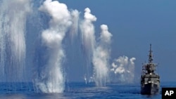 参加2014年9月“汉光”演习的台湾海军佩里级巡防舰(护卫舰)。奥巴马政府12月16日宣布向国会通报了价值18.3亿美元的对台军售案,其中包括两艘佩里舰。