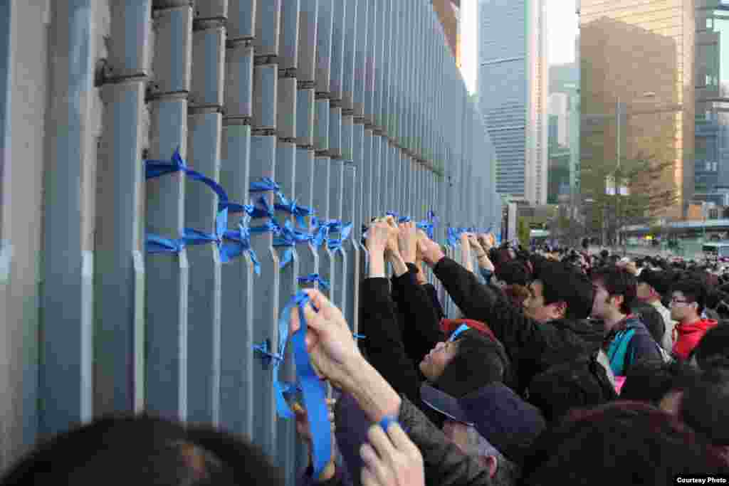 香记协星期天下午发起“企硬反灭声，撑言论自由”的游行13 (香港记者协会脸书图片)