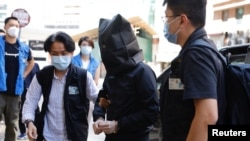 香港警方2021年7月22日对出版“煽动性刊物”嫌疑人展开逮捕行动(路透社)