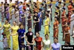 杭州人穿旗袍,参加创造各地人同时穿旗袍的人数世界纪录(2015年5月16日)