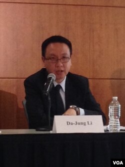 台湾淡江大学国际事务与战略研究所教授李大中(美国之音 钟辰芳拍摄)