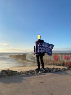 “香港锤佬”今年1月10日偷越美墨边境时的照片。(照片由本人提供,他要求隐去真面目)