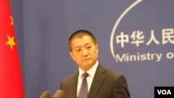 中国外交部新闻司司长兼发言人陆慷在外交部例行记者会上(2015年6月15日,美国之音东方拍摄)