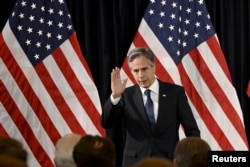 美国国务卿布林肯抵达芬兰赫尔辛基的市政厅,准备发表讲话。(2023年6月2日)