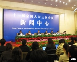 人大西藏代表团接受采访