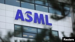 资料照:世界最大半导体制造机器供应商、位于费尔德霍芬的荷兰阿斯麦公司(ASML)总部。(2019 年1月23日)