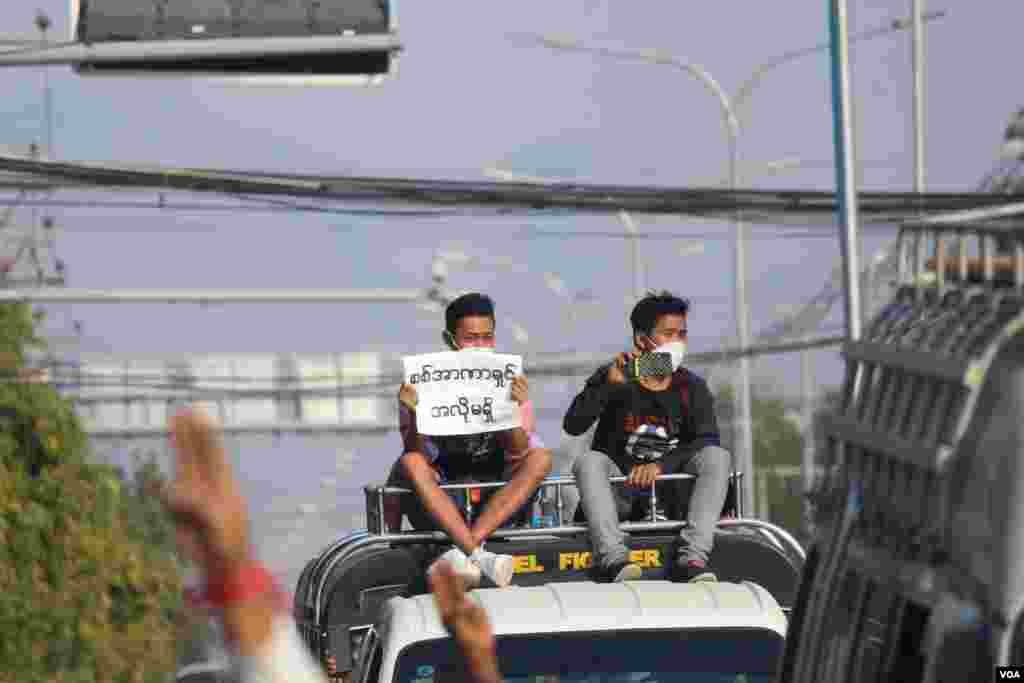 မန္တလေးမြို့က စစ်အာဏာသိမ်း ဆန့်ကျင်ဆန္ဒပြပွဲ မြင်ကွင်း။