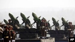 资料照片:缅甸军方在首都内比都庆祝武装部队日(2017年3月21日)