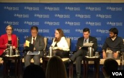 美国国防部军事创新顾问马尔库塞(右二)3月27日参加亚洲协会政策研究所举办的讨论会(美国之音叶林拍摄)