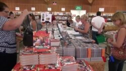 绿谷书香:小镇书店海量藏书迎宾客 绿谷书香:小镇书店海量藏书迎宾客