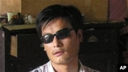 中国著名盲人维权律师陈光诚(资料照)