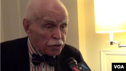 孔杰荣,纽约大学法学院教授 (美国之音赵江拍摄)