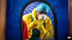 Sierra Leone ghi nhận hơn 8.000 ca lây nhiễm Ebola, và gần 1.900 người thiệt mạng.