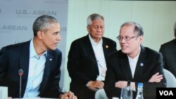 美国奥巴马与菲律宾总统阿基诺三世在美国和东盟峰会第二天的会谈中(2016年2月16日,美国之音莉雅拍摄)