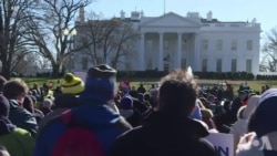 特朗普对民主党软硬兼施 特朗普对民主党软硬兼施