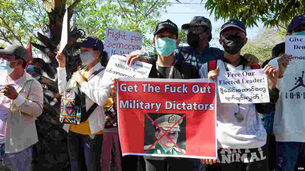 ရန်ကုန်မြို့ ကုလသမဂ္ဂရုံးရှေ့ စစ်အာဏာဆန့်ကျင်ဆန္ဒပြ မြင်ကွင်း။