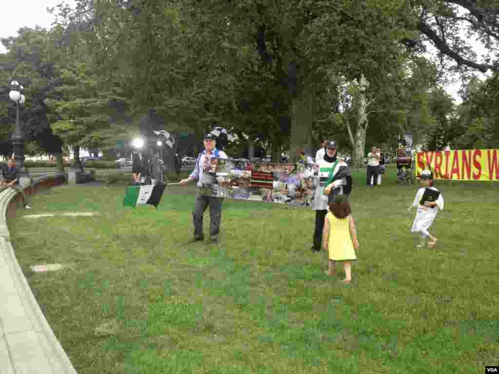 反对美国军事干预叙利亚的抗议游行。