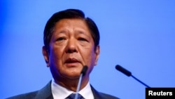 菲律宾总统费迪南德·小马科斯(Ferdinand Marcos Jr.)2024年5月31日在新加坡“香格里拉安全对话”会上发表主题演讲。(路透社)