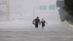 Harvey တိုက်ခတ်အပြီး Houston မြို့မှာ ရေကြီးနေ Harvey တိုက်ခတ်အပြီး Houston မြို့မှာ ရေကြီးနေ